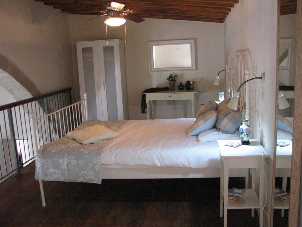 Dolphin Guest House And Studios Tochni Eksteriør bilde